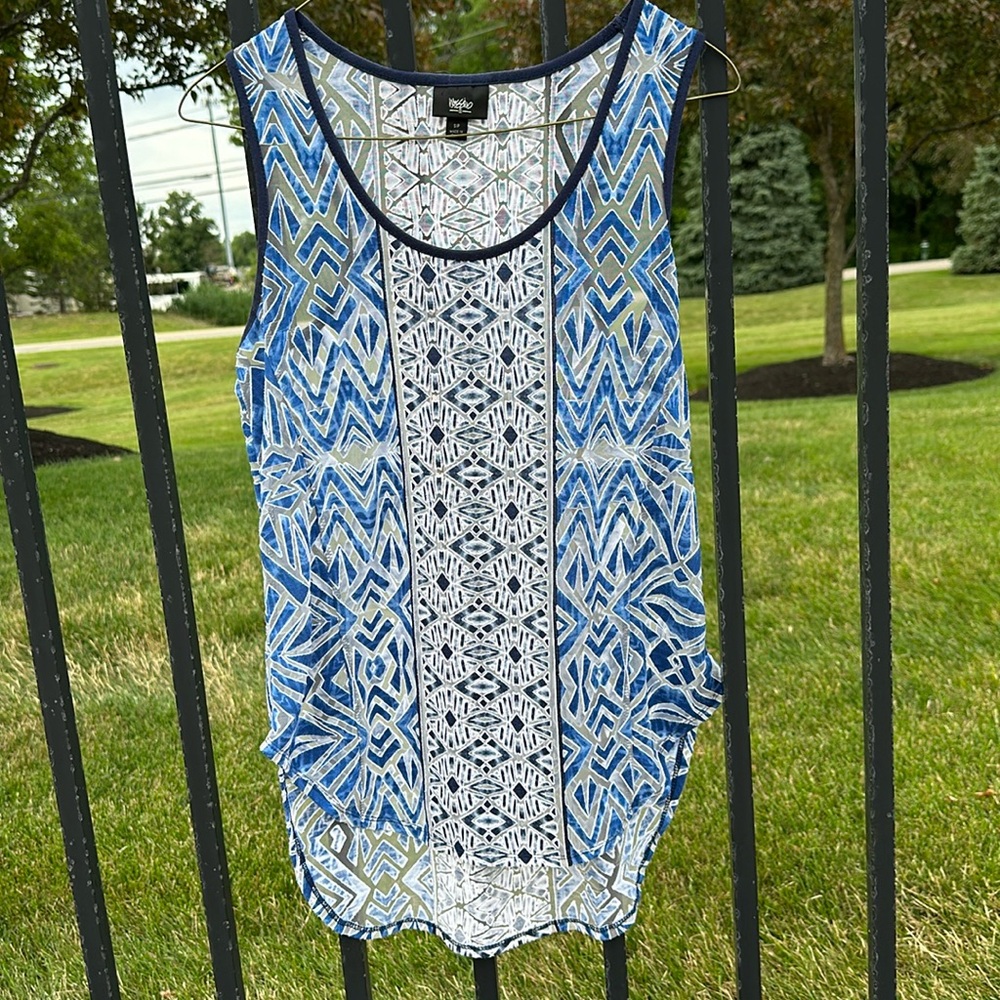 Mossimo ladies top small with Aztec print design blue and white
